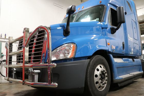 국제적인 Prostar Freightliner Cascadia를 위한 공장 출구 304 스테인리스 범퍼 사슴 감시