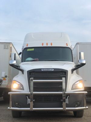 Dongsui 공장 견고한 세미 트럭 범퍼 사슴 가드 Freightliner Cascadia For Volvo International Prostar Kenworth Peterbilt Mack Pinnacle용